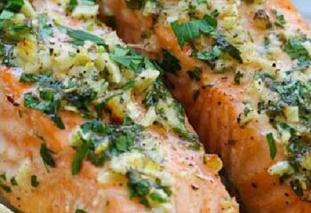 7-Roasted Garlic Baked Salmon (GF)